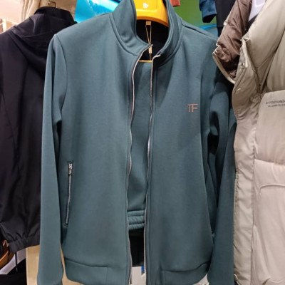 Мужской спортивный костюм