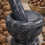 Каменная ступка с пестиком