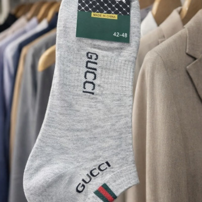 Носки в стиле Gucci — серые, укороченные