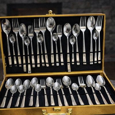 Набор столовых приборов в кейсе