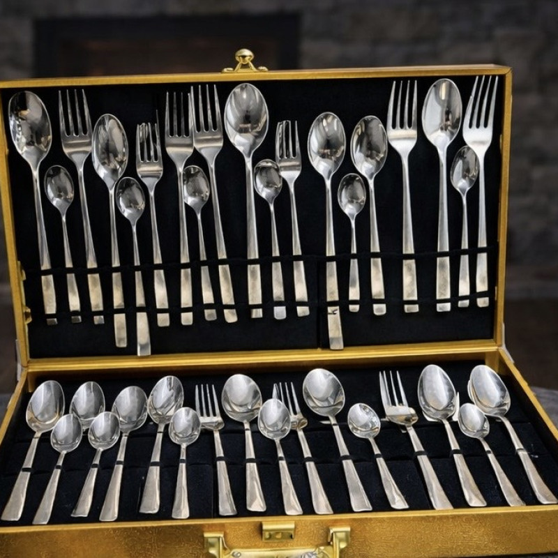 Набор столовых приборов в кейсе