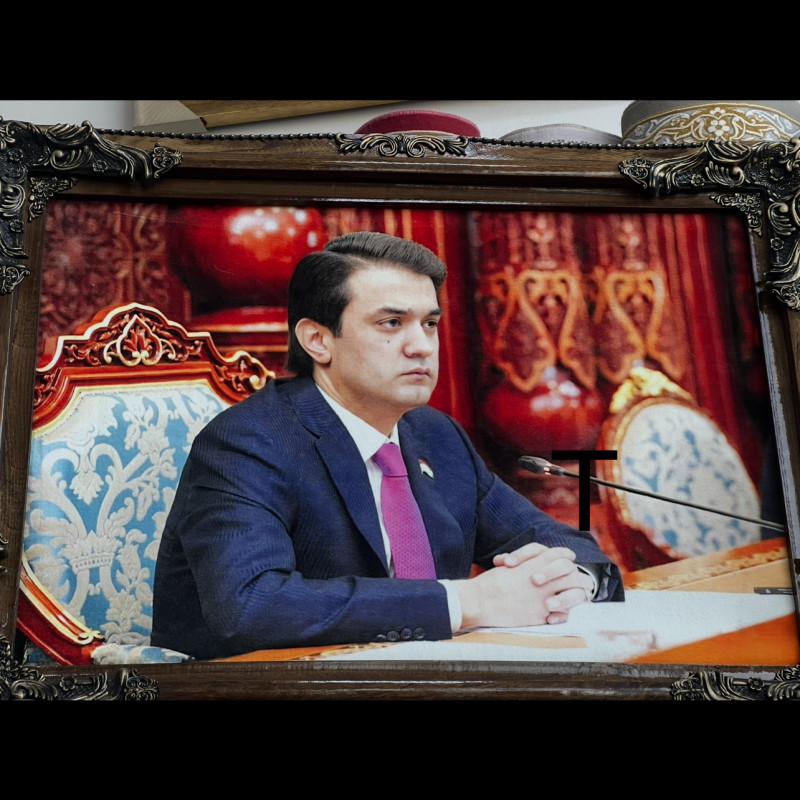 Картина из ковра «Рустами Эмомали »