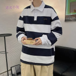 мужская футболка-поло с длинными рукавами в коричневую и белую полоску с воротником на молнии.