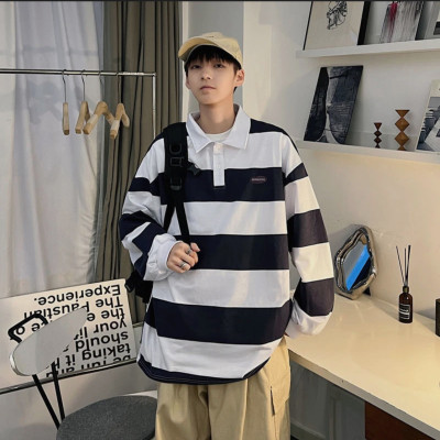 мужская футболка-поло с длинными рукавами в коричневую и белую полоску с воротником на молнии.