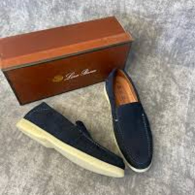 замшевые лоферы Loro Piana Summer Walk темно-синего цвета.