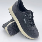 черные кроссовки с бежевыми деталями и надписью BOSS.