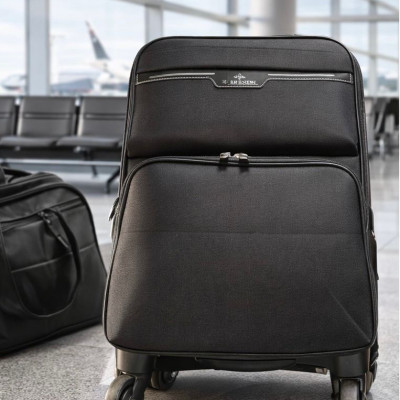 Дорожный чемодан на колёсах (черный)